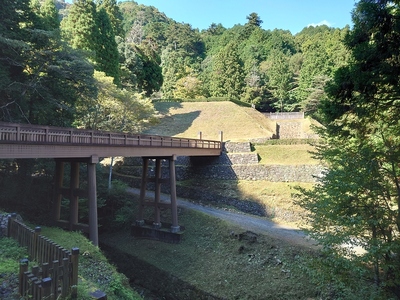 曳橋と石垣