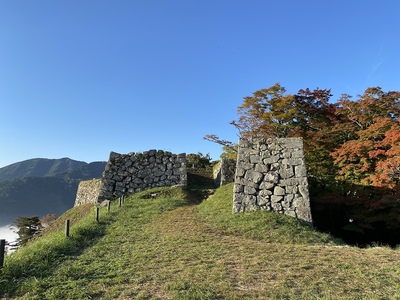 太鼓丸からの三十間台（本丸）虎口