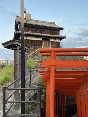 卯寅口門脇櫓と卯寅稲荷神社