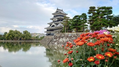 秋の松本城