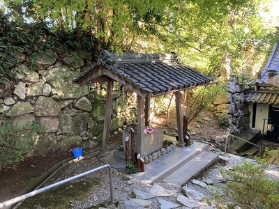 八幡山城・瑞龍寺門跡内の手水社