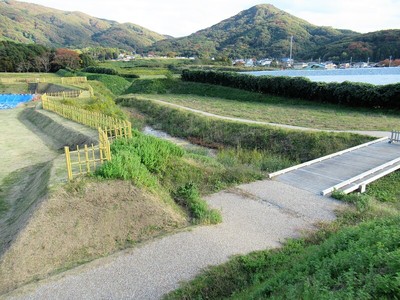 中城・南西虎口（土塁上から）