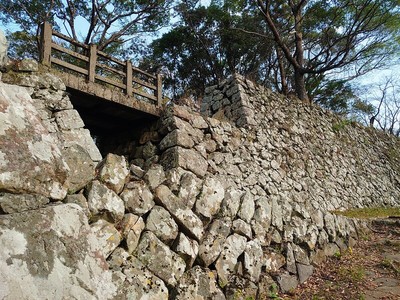 本丸石垣と廊下橋