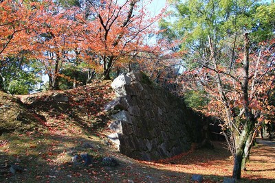 福島正則が破却したと言われる、北東部の石垣