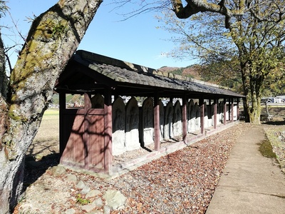 西山光照寺跡に残る石仏群