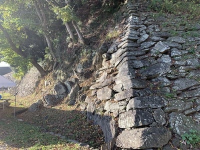 結晶片岩の石垣