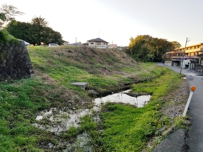 土塁と堀跡@佐野口門跡西側