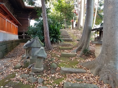 土塁＠尾曳稲荷神社