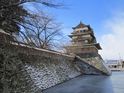 天守（冠木橋の上から）