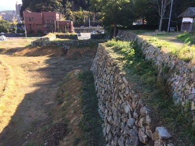 二の丸石垣（西側から）
