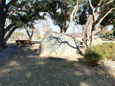 駿府城公園内の城址碑