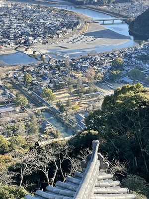 天守から錦川、錦帯橋の眺め