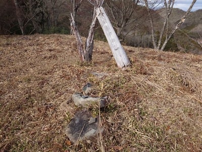 主郭に建てられた標柱