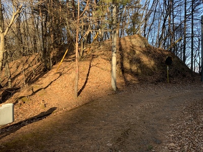 城跡東端（登城口）