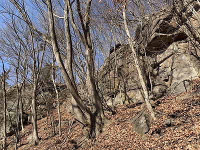 山上の岩盤