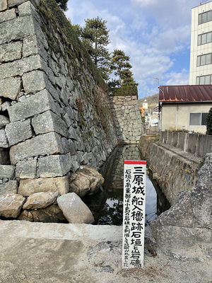 船入櫓跡石垣と岩礁