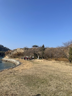 上陸地点から三の丸方面の眺め