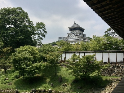 小倉城庭園からの天守