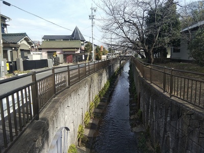 公民館北側の水路