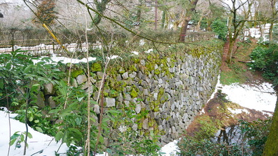 内濠側の本丸土橋石垣