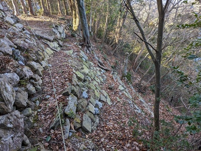 釜床西面の段石垣