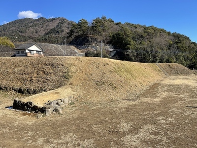 三日月堀土塁