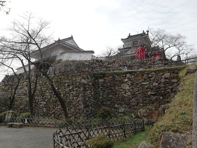 富士見櫓跡からの天守と天守門