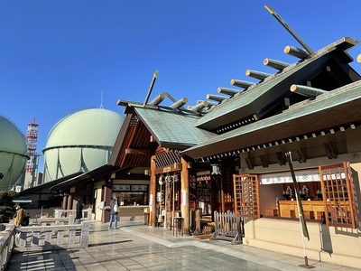 石濱神社 すぐ横にガスタンク