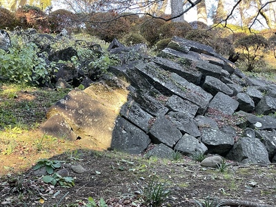 関東大震災で崩れ落ちた石垣