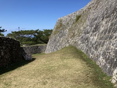 座喜味グスク　行き止まりの城壁