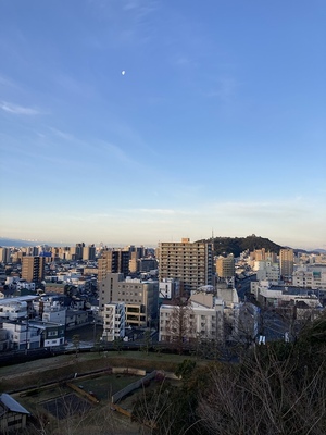 湯築城から松山の夜明け