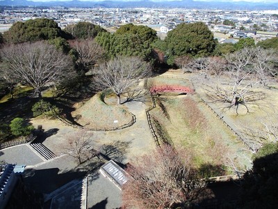 模擬天守より見る復元三日月堀と丸馬出