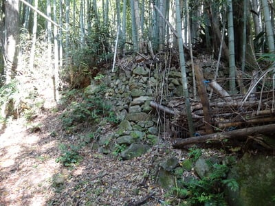 大手筋登山口の石垣