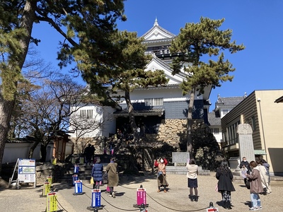 晴れの岡崎城、天守閣