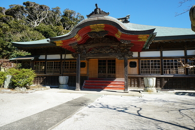 近くの妙本寺(砦跡）