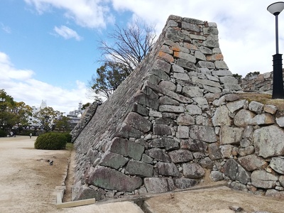 中の段南側の石垣(東側から)