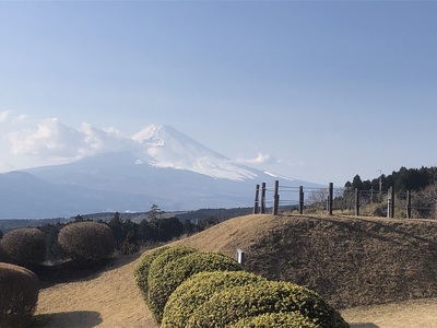 岱崎出丸の櫓台と富士山