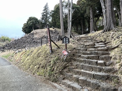 石垣山城入口(旧城道東登口)