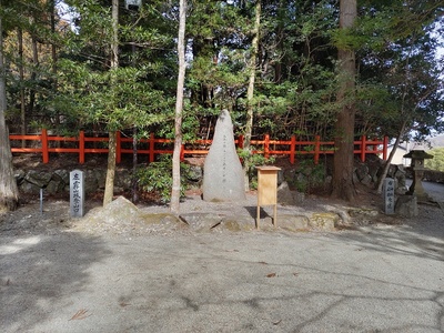 北畠神社そばの案内標柱