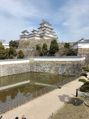 菱の門から見た天守群と三国堀