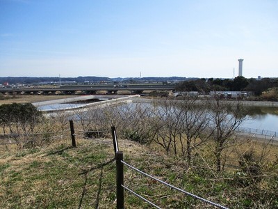 高見曲輪より東海道を望む