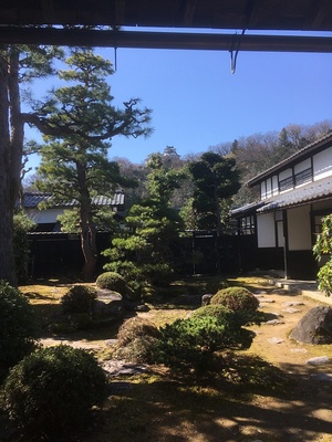 旧内山家の離れ縁側より