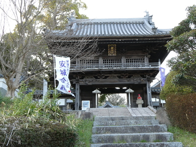 本丸跡の大乗寺山門