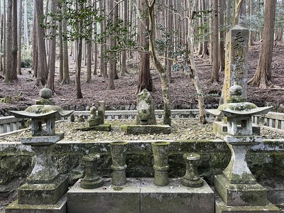 毛利弘元公の墓所