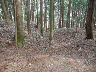 直角に二度折れる虎口　其の三