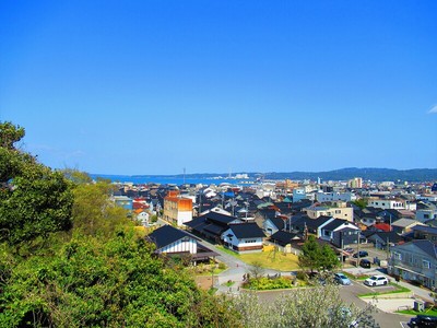 本丸・丑寅の展望台からの七尾市街