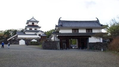 天守と大手二階門