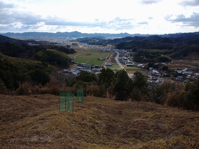 前城からの眺めと竪堀