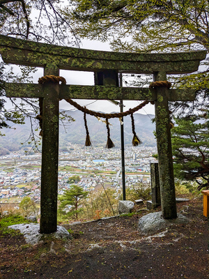 上原城址の鳥居から見える景色