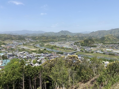 本郭から北(松丸駅方面)を望む